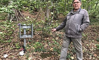 Martin Krietemeier ärgert sich über abmontierte Mülltonnen und herumliegende Abfälle im Liebesweg. - Anna-Lena Hinder Martin Krietemeier ärgert sich über abmontierte Mülltonnen und herumliegende Abfälle im Liebesweg. - Anna-Lena Hinder