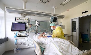 Männer sind nach einer Infektion mit dem Coronavirus häufiger auf eine intensivmedizinische Versorgung angewiesen als Frauen. - picture alliance Männer sind nach einer Infektion mit dem Coronavirus häufiger auf eine intensivmedizinische Versorgung angewiesen als Frauen. - picture alliance