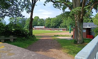 Das Erich-Martens-Stadion war einmal die Vorzeige-Sportstätte in Bünde. Das ist aber lange her. - Sven Hauhart Das Erich-Martens-Stadion war einmal die Vorzeige-Sportstätte in Bünde. Das ist aber lange her. - Sven Hauhart