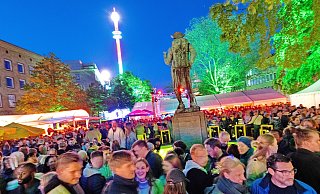 Partystimmung rund um den Namenspatron: Beim Leinewebermarkt ist öffentliches Kiffen trotz einer Liberaliserung des Gesetzes nicht erlaubt. - Barbara Franke Partystimmung rund um den Namenspatron: Beim Leinewebermarkt ist öffentliches Kiffen trotz einer Liberaliserung des Gesetzes nicht erlaubt. - Barbara Franke