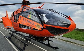 Rettungshubschrauber Christoph 13 landete gegen 17 Uhr am Badesee in Lahde. - Gerald Dunkel Rettungshubschrauber Christoph 13 landete gegen 17 Uhr am Badesee in Lahde. - Gerald Dunkel