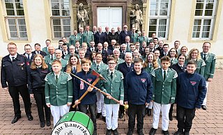 Brenkhausens Freiwillige Feuerwehr sowie die Mitglieder des Spielmannszuges "Alte Kameraden" laden zum Fest ein. - Thomas Kube/FFW Brenkhausens Freiwillige Feuerwehr sowie die Mitglieder des Spielmannszuges "Alte Kameraden" laden zum Fest ein. - Thomas Kube/FFW