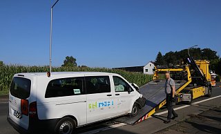 Bei einem Verkehrsunfall wurden sieben Insassen eines Minibus leicht verletzt. - Claus Frickemeier Bei einem Verkehrsunfall wurden sieben Insassen eines Minibus leicht verletzt. - Claus Frickemeier