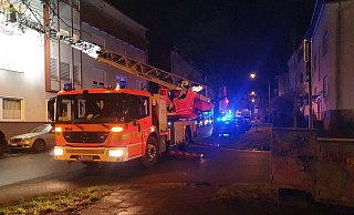 Zur Patientenrettung wurde eine Drehleiter der Paderborner Feuerwehr eingesetzt. - Feuerwehr Paderborn Zur Patientenrettung wurde eine Drehleiter der Paderborner Feuerwehr eingesetzt. - Feuerwehr Paderborn
