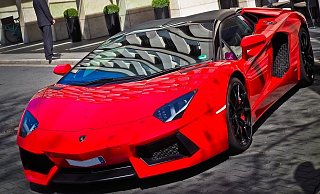 Neben einem BMW M Competition und einem Audi R8 war ein roter Sportwagen - mutmaßlich ein Lamborghini - an einem illegalen Straßenrennen bei Delbrück beteiligt. (Symbolfoto) - Pixabay Neben einem BMW M Competition und einem Audi R8 war ein roter Sportwagen - mutmaßlich ein Lamborghini - an einem illegalen Straßenrennen bei Delbrück beteiligt. (Symbolfoto) - Pixabay