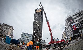 Die Jahnplatz-Uhr am Kran. - Mike-Dennis Müller / www.mdm.photo Die Jahnplatz-Uhr am Kran. - Mike-Dennis Müller / www.mdm.photo