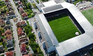 Die Schüco-Arena liegt mitten im Wohngebiet, durch das die Fans vor und nach dem Stadionbesuch ziehen. Dabei hinterlassen sie zum Leidwesen der Anwohner so einiges. - Sarah Jonek Die Schüco-Arena liegt mitten im Wohngebiet, durch das die Fans vor und nach dem Stadionbesuch ziehen. Dabei hinterlassen sie zum Leidwesen der Anwohner so einiges. - Sarah Jonek