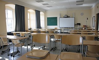 Die Schülerinnen und Schüler sollten nach dem Alarm in den Klassenräumen bleiben - die Situation hatte sich aber schnell geklärt, es gab Entwarnung. - Schule Die Schülerinnen und Schüler sollten nach dem Alarm in den Klassenräumen bleiben - die Situation hatte sich aber schnell geklärt, es gab Entwarnung. - Schule