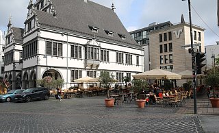 Die Stadt Paderborn will die Abdichtung des Kellergewölbes unter dem Rathausplatz erneuern lassen. - Maria Kalemi Die Stadt Paderborn will die Abdichtung des Kellergewölbes unter dem Rathausplatz erneuern lassen. - Maria Kalemi