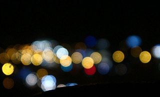 Die Zeugen entdeckten die Bewusstlose mitten in der Nacht auf dem Gehweg. - Symbolfoto: pixabay / Creative Commons Die Zeugen entdeckten die Bewusstlose mitten in der Nacht auf dem Gehweg. - Symbolfoto: pixabay / Creative Commons