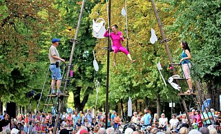 Zur Bühne für Straßenkunst wird im September wieder der Barockgarten in Schloß Neuhaus. - Sven Hauhart Zur Bühne für Straßenkunst wird im September wieder der Barockgarten in Schloß Neuhaus. - Sven Hauhart