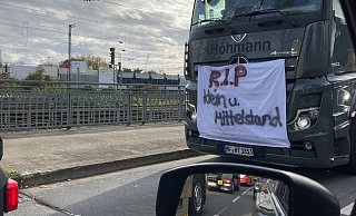 Die Demo erreicht Herford. - Stefan Boscher Die Demo erreicht Herford. - Stefan Boscher