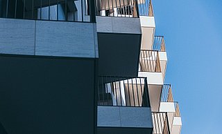 An der belebten Herforder Straße stieg der Mann auf einen Balkon - und wurde natürlich erwischt. - alba1970/Pixabay An der belebten Herforder Straße stieg der Mann auf einen Balkon - und wurde natürlich erwischt. - alba1970/Pixabay
