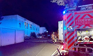 Eine verbrannte Pizza in einem Backofen führte am frühen Freitagmorgen zu einem Feuerwehreinsatz in einem Mehrfamilienhaus am Platanenweg in der Paderborner Südstadt. - Ralph Meyer Eine verbrannte Pizza in einem Backofen führte am frühen Freitagmorgen zu einem Feuerwehreinsatz in einem Mehrfamilienhaus am Platanenweg in der Paderborner Südstadt. - Ralph Meyer