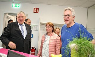 Die CDU-Landtagsabgeordnete Bianca Winkelmann hat mit NRW-Gesundheitsminister Karl-Josef Laumann (l.) über die Schließung des Seniorenheimes gesprochen. - Sonja Rohlfing Die CDU-Landtagsabgeordnete Bianca Winkelmann hat mit NRW-Gesundheitsminister Karl-Josef Laumann (l.) über die Schließung des Seniorenheimes gesprochen. - Sonja Rohlfing