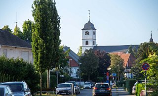 Anlieger der Straße "Im Quinhagen" im Paderborner Ortsteil Schloß Neuhaus kritisieren schon jahrelang, dass die Tempolimits nicht eingehalten werden und in der verkehrsberuhigten Zone keine Schrittgeschwindigkeit gefahren wird. - Niklas Tüns Anlieger der Straße "Im Quinhagen" im Paderborner Ortsteil Schloß Neuhaus kritisieren schon jahrelang, dass die Tempolimits nicht eingehalten werden und in der verkehrsberuhigten Zone keine Schrittgeschwindigkeit gefahren wird. - Niklas Tüns