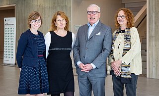 Dekanin Anja Bittner, Professorin Claudia Hornberg, Bundesärztepräsident Klaus Reinhardt und Professorin Christiane Muth (v.l.). - Mike-Dennis Müller / www.mdm.photo Dekanin Anja Bittner, Professorin Claudia Hornberg, Bundesärztepräsident Klaus Reinhardt und Professorin Christiane Muth (v.l.). - Mike-Dennis Müller / www.mdm.photo