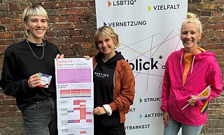 Imke Heller (v. l.), Alexandra Lüüs und Jana Hansjürgen der Landesfachstelle blick* stellen das Programm der Coming-Out-Days vor. - blick* Imke Heller (v. l.), Alexandra Lüüs und Jana Hansjürgen der Landesfachstelle blick* stellen das Programm der Coming-Out-Days vor. - blick*