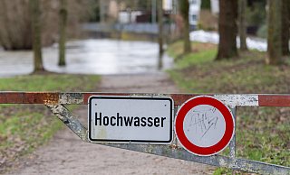 Hochwasser in Schloß Neuhaus an den Weihnachtsfeiertagen. Was passiert, wenn Frost dazukommt? - Niklas Tüns Hochwasser in Schloß Neuhaus an den Weihnachtsfeiertagen. Was passiert, wenn Frost dazukommt? - Niklas Tüns