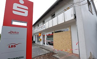 Es wird einige Wochen dauern, bis der Sparkassen-Standort an der Dehmer Straße wieder eröffnet werden kann. - Nicole Sielermann Es wird einige Wochen dauern, bis der Sparkassen-Standort an der Dehmer Straße wieder eröffnet werden kann. - Nicole Sielermann