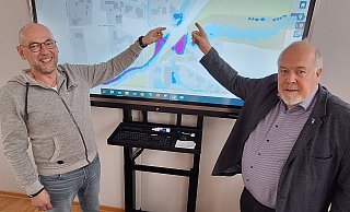 Michael Doemke (Fachbereichsleiter Planen, Bauen und Technische Dienste) und Bürgermeister Rüdiger Meier haben die neue Starkregenkarte vorgestellt. - Peter Heidbrink Michael Doemke (Fachbereichsleiter Planen, Bauen und Technische Dienste) und Bürgermeister Rüdiger Meier haben die neue Starkregenkarte vorgestellt. - Peter Heidbrink