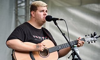 Isaak Guderian ist Singer-, und Songwriter und will die Farben Deutschlands beim ESC-Contest in Malmö im Mai vertreten. - Barbara Franke Isaak Guderian ist Singer-, und Songwriter und will die Farben Deutschlands beim ESC-Contest in Malmö im Mai vertreten. - Barbara Franke