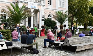 Auch 2020 hatte der NABU zur Podiumsdiskussion eingeladen. Otmar Lüke (NABU Paderborn) begrüßte da Alina Wolf (Linke), Norika Creuzmann (Grünen), Marcel Welsing (FDP), Ludger Kappius (CDU) und Wolfgang Weigel (SPD). - NABU Paderborn Auch 2020 hatte der NABU zur Podiumsdiskussion eingeladen. Otmar Lüke (NABU Paderborn) begrüßte da Alina Wolf (Linke), Norika Creuzmann (Grünen), Marcel Welsing (FDP), Ludger Kappius (CDU) und Wolfgang Weigel (SPD). - NABU Paderborn