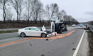 Bei dem Unfall auf der A44 war auch die Feuerwehr aus Scherfede im Einsatz. - Feuerwehr Marsberg Bei dem Unfall auf der A44 war auch die Feuerwehr aus Scherfede im Einsatz. - Feuerwehr Marsberg