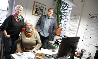Ellen Sickes-Lange (v. l.), Martina Mlody und Lutz Köller. Leiter der Betreuung, wollen in der Region Schwellenängste gegenüber der Einrichtung und ihrer Bewohner abbauen. Fotos: Dieter Scholz - Dieter Scholz Ellen Sickes-Lange (v. l.), Martina Mlody und Lutz Köller. Leiter der Betreuung, wollen in der Region Schwellenängste gegenüber der Einrichtung und ihrer Bewohner abbauen. Fotos: Dieter Scholz - Dieter Scholz