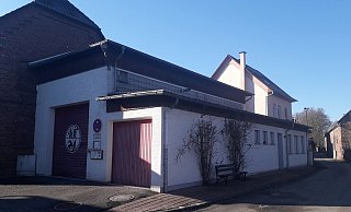 Das 50 Jahre alte Feuerwehrgerätehaus in Amelunxen erfüllt nicht mehr die gesetzlichen Anforderungen und bietet keine Entwicklungsmöglichkeiten. - Torsten Wegener Das 50 Jahre alte Feuerwehrgerätehaus in Amelunxen erfüllt nicht mehr die gesetzlichen Anforderungen und bietet keine Entwicklungsmöglichkeiten. - Torsten Wegener