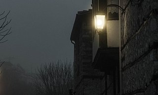Die Täter fesselten und knebelten ihr Opfer, bevor sie es mehrfach schwer misshandelten. - Symbolfoto Die Täter fesselten und knebelten ihr Opfer, bevor sie es mehrfach schwer misshandelten. - Symbolfoto
