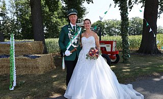 Nach 1.099 Tagen feiern Frank und Sabine Hermelingmeier den finalen Höhepunkt ihrer Regentschaft in Steinhorst. - Regina Brucksch Nach 1.099 Tagen feiern Frank und Sabine Hermelingmeier den finalen Höhepunkt ihrer Regentschaft in Steinhorst. - Regina Brucksch