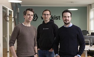 Alexander Müller (v.l.) aus dem Kreis Gütersloh mit seinen Mitgründern Fabian Brosig und Tim Wegner. Mittlerweile arbeiten 44 Mitarbeiter in ihrem "Workist"-Team. Tendenz steigend. - 2016 Berlin Alexander Müller (v.l.) aus dem Kreis Gütersloh mit seinen Mitgründern Fabian Brosig und Tim Wegner. Mittlerweile arbeiten 44 Mitarbeiter in ihrem "Workist"-Team. Tendenz steigend. - 2016 Berlin