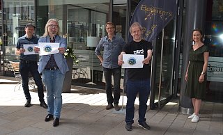 Olaf Menne, Andi Seifert, Markus Runte, Norbert Fuhrmann und Julia Ures freuen sich auf die Lokalrunde. - Peter Heidbrink Olaf Menne, Andi Seifert, Markus Runte, Norbert Fuhrmann und Julia Ures freuen sich auf die Lokalrunde. - Peter Heidbrink