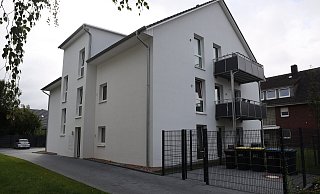 Keine Ausschreibung durchgeführt, keine Vergleichsangebote eingeholt: Die Aktenlage bei der SGH zu dem 2020 als Ersatz für ein abgebranntes Haus an gleicher Stelle errichteten Neubau in der Memeler Straße 12 beschreiben die Gutachter von Deloitte als "unvollständig und intransparent". - Jörg Stuke Keine Ausschreibung durchgeführt, keine Vergleichsangebote eingeholt: Die Aktenlage bei der SGH zu dem 2020 als Ersatz für ein abgebranntes Haus an gleicher Stelle errichteten Neubau in der Memeler Straße 12 beschreiben die Gutachter von Deloitte als "unvollständig und intransparent". - Jörg Stuke