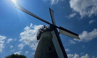 Die 1861 erbaute Windmühle bildet bis heute den Mittelpunkt des Ortsteils. - Danielle Dörsing Die 1861 erbaute Windmühle bildet bis heute den Mittelpunkt des Ortsteils. - Danielle Dörsing