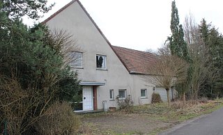 Der Hof und die landwirtschaftlichen Flächen in Ahle werden zum Zwecke der Aufhebung der Erbengemeinschaft durch das Amtsgericht Bünde versteigert. - Anastasia von Fugler Der Hof und die landwirtschaftlichen Flächen in Ahle werden zum Zwecke der Aufhebung der Erbengemeinschaft durch das Amtsgericht Bünde versteigert. - Anastasia von Fugler