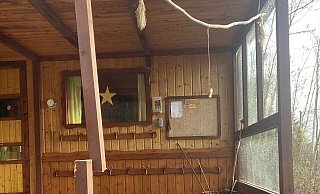 Die Unbekannten zerstören auch den tragenden Balken. Die Reparatur wird dauern. Foto: Privat - privat Die Unbekannten zerstören auch den tragenden Balken. Die Reparatur wird dauern. Foto: Privat - privat