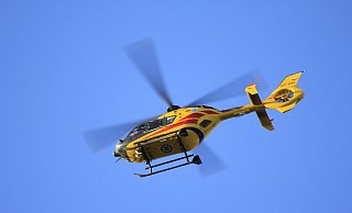 Nach dem Aufprall sei sofort eine Skilehrerin zur Stelle gewesen und habe Erste Hilfe geleistet. Zehn Minuten später sei der Rettungshubschrauber da gewesen. - (Symbolbild): Pixabay Nach dem Aufprall sei sofort eine Skilehrerin zur Stelle gewesen und habe Erste Hilfe geleistet. Zehn Minuten später sei der Rettungshubschrauber da gewesen. - (Symbolbild): Pixabay