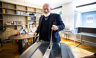 Bei der Europawahl in den Niederlanden liegt das Bündnis von Oppositionsführer Frans Timmermans (Foto) laut einer Nachwahlbefragung knapp vor der Partei des Rechtspopulisten Geert Wilders. - IMAGO/ANP Bei der Europawahl in den Niederlanden liegt das Bündnis von Oppositionsführer Frans Timmermans (Foto) laut einer Nachwahlbefragung knapp vor der Partei des Rechtspopulisten Geert Wilders. - IMAGO/ANP