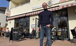 Raffaele Leone (40) hat das Ristorante Leone sechs Jahre erfolgreich geführt. An Gästen mangelt es ihm nicht – es fehlt an Personal. - Valeria Geritzen Raffaele Leone (40) hat das Ristorante Leone sechs Jahre erfolgreich geführt. An Gästen mangelt es ihm nicht – es fehlt an Personal. - Valeria Geritzen