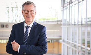 Landrat Sven-Georg Adenauer tritt bei der nächsten Kommunalwahl nicht mehr an. Doch wer wird sein Nachfolger? - Fraulein BLOMBERG Landrat Sven-Georg Adenauer tritt bei der nächsten Kommunalwahl nicht mehr an. Doch wer wird sein Nachfolger? - Fraulein BLOMBERG