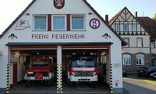 Das Feuerwehrgerätehaus Lüchtringen und die alte Schule (rechts dahinter), sollen abgerissen werden. - Thomas Kube Das Feuerwehrgerätehaus Lüchtringen und die alte Schule (rechts dahinter), sollen abgerissen werden. - Thomas Kube
