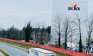 Das riesige Storck-Logo am Hochregallager an der A33 war bislang ein Hingucker. - Herbert Gontek Das riesige Storck-Logo am Hochregallager an der A33 war bislang ein Hingucker. - Herbert Gontek