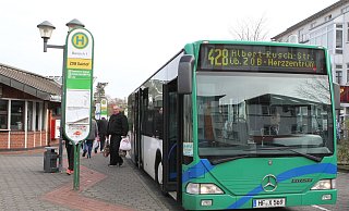 Wenn in Bad Oeynhausen ein größerer Polizeieinsatz stattfindet, dann am Zentralen Omnibusbahnhof (ZOB) in Bad Oeynhausen. Mittwochnachmittag wurden die Beamten zu einer Schlägerei gerufen. - Nicole Sielermann Wenn in Bad Oeynhausen ein größerer Polizeieinsatz stattfindet, dann am Zentralen Omnibusbahnhof (ZOB) in Bad Oeynhausen. Mittwochnachmittag wurden die Beamten zu einer Schlägerei gerufen. - Nicole Sielermann