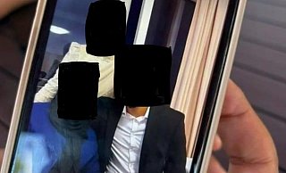 Solche und ähnliche Bilder wandern gerade durch die Sozialen Netzwerke. Sie zeigen den mutmaßlichen Täter, der in Bad Oeynhausen so schwer auf einen 20-jährigen Mindener eingeprügelt haben soll, dass dieser später im - Screenshot: Facebook/MT Solche und ähnliche Bilder wandern gerade durch die Sozialen Netzwerke. Sie zeigen den mutmaßlichen Täter, der in Bad Oeynhausen so schwer auf einen 20-jährigen Mindener eingeprügelt haben soll, dass dieser später im - Screenshot: Facebook/MT