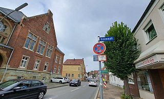 Die Ostenstraße in Rheda-Wiedenbrück wird zwischen der Osterrathstraße und der Kreuzung mit der Wasserstraße gesperrt. - Marion Pokorra Die Ostenstraße in Rheda-Wiedenbrück wird zwischen der Osterrathstraße und der Kreuzung mit der Wasserstraße gesperrt. - Marion Pokorra