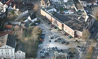 Blick auf den Janup: Der Stadtrat soll nun entscheiden, ob er Wohnbebauung auf dem Janup ermöglichen will. Damit stünde der Standort für das OWL-Forum nicht mehr zur Verfügung. - Frank-Michael Kiel-Steinkamp Blick auf den Janup: Der Stadtrat soll nun entscheiden, ob er Wohnbebauung auf dem Janup ermöglichen will. Damit stünde der Standort für das OWL-Forum nicht mehr zur Verfügung. - Frank-Michael Kiel-Steinkamp