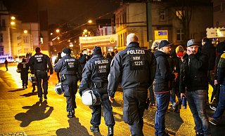 Wegen der Lichterspaziergang-Demos in der Innenstadt wird es rund um die Fußgängerzonen am Freitag wieder zahlreiche Verkehrsbehinderungen geben. - NW Wegen der Lichterspaziergang-Demos in der Innenstadt wird es rund um die Fußgängerzonen am Freitag wieder zahlreiche Verkehrsbehinderungen geben. - NW