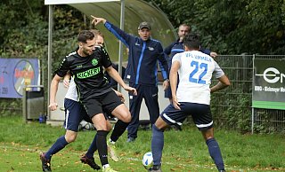 Der VfL kassierte beim 0:3 gegen den SV Ubbedissen mit Max Schneider (dunkles Trikot) die erste Saisonniederlage. - Peter Unger Der VfL kassierte beim 0:3 gegen den SV Ubbedissen mit Max Schneider (dunkles Trikot) die erste Saisonniederlage. - Peter Unger